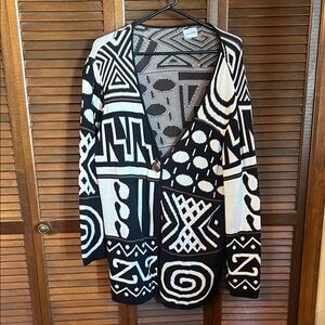 Chico's Black & White Geometric Knit Cardigan with Single Button